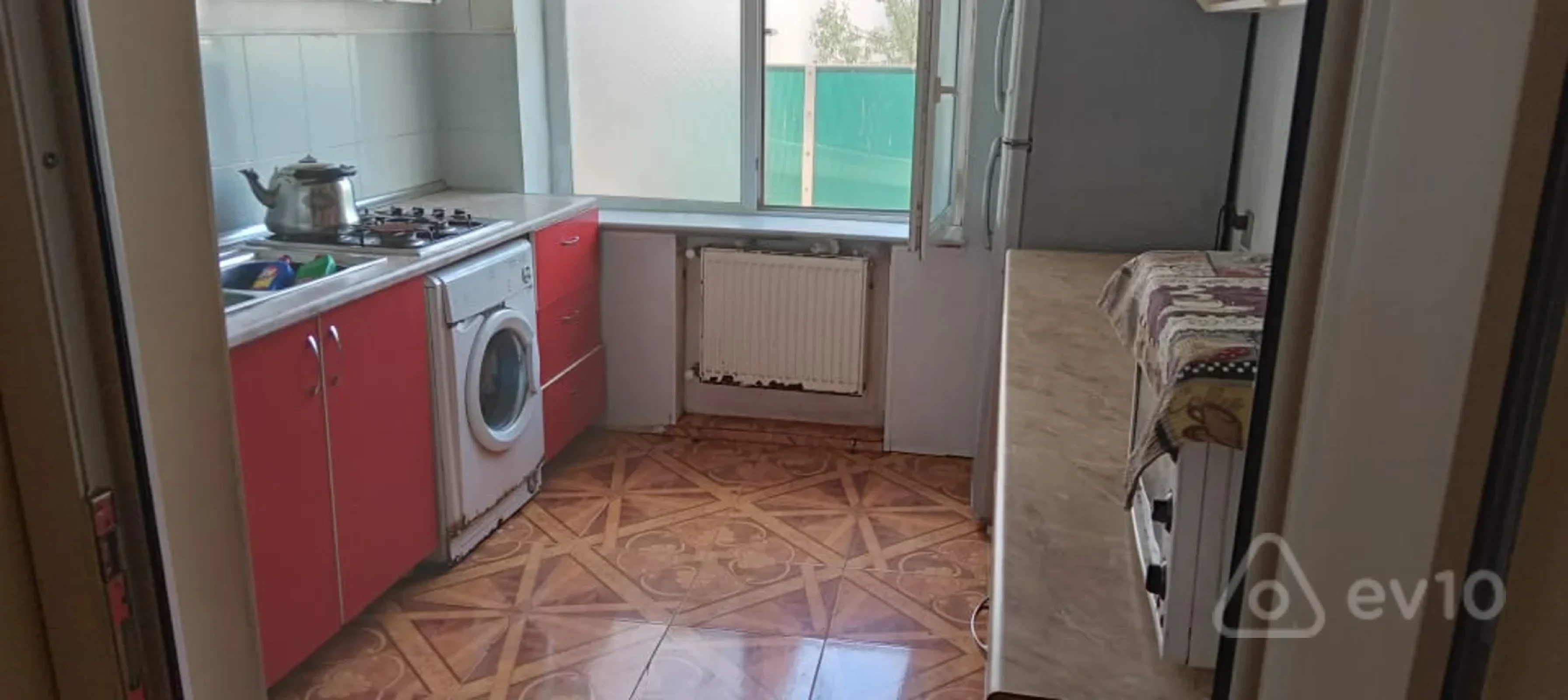 Satılır 10 otaqlı həyət evi 750 m²