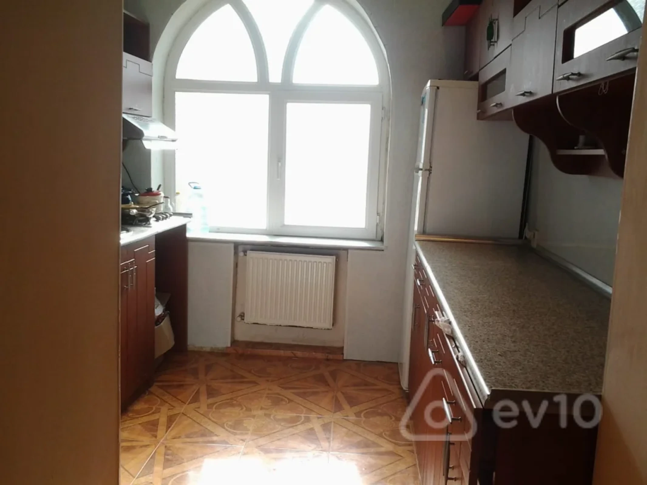 Satılır 10 otaqlı həyət evi 750 m²