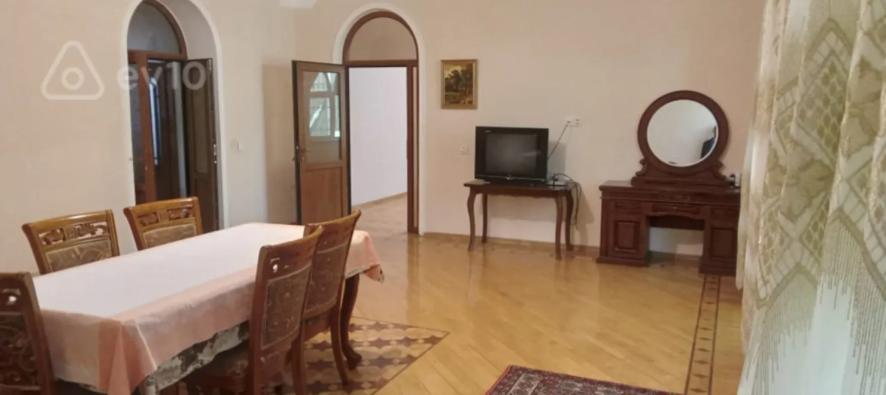 Satılır 10 otaqlı həyət evi 750 m²