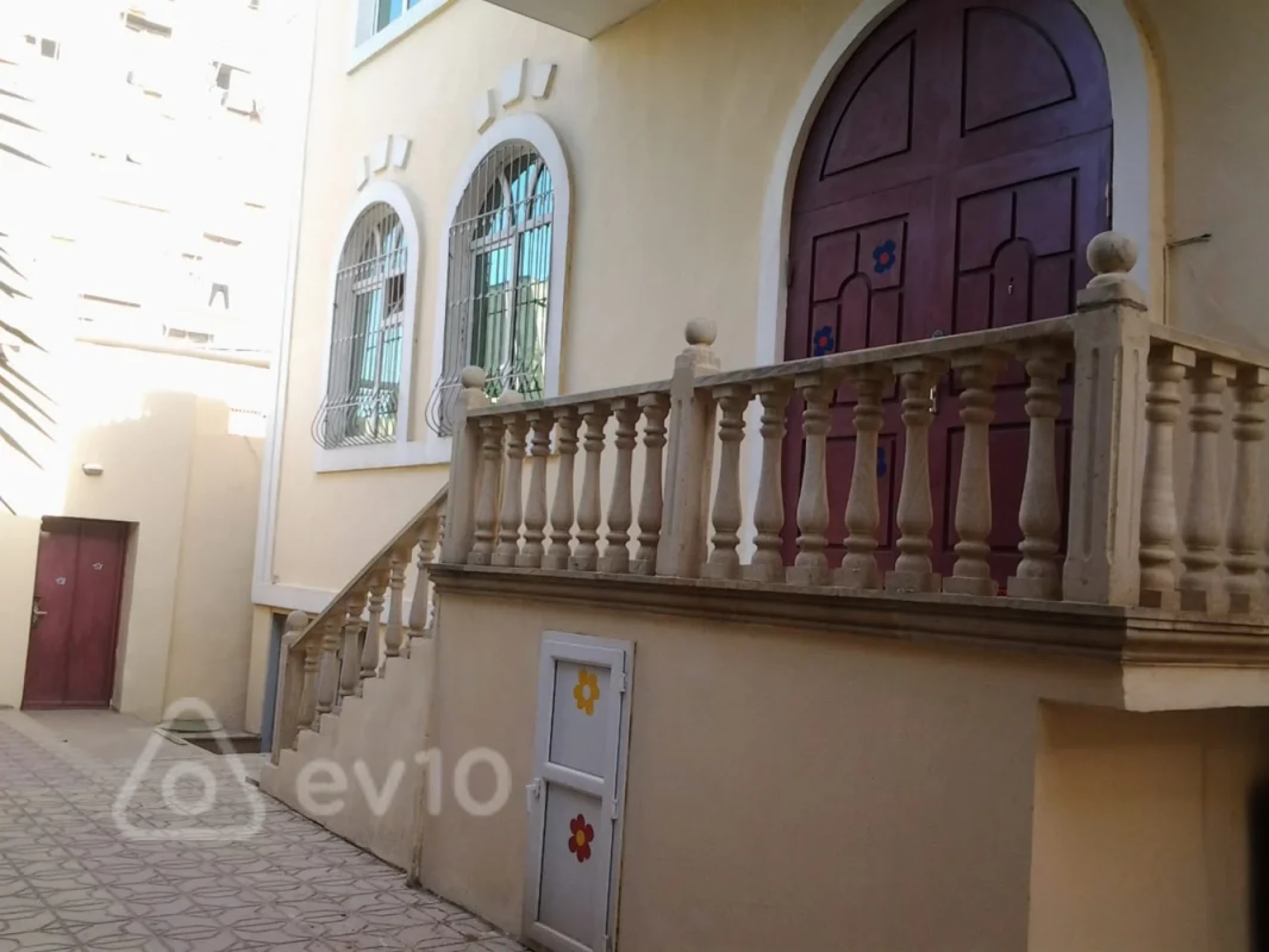 Satılır 10 otaqlı həyət evi 750 m²