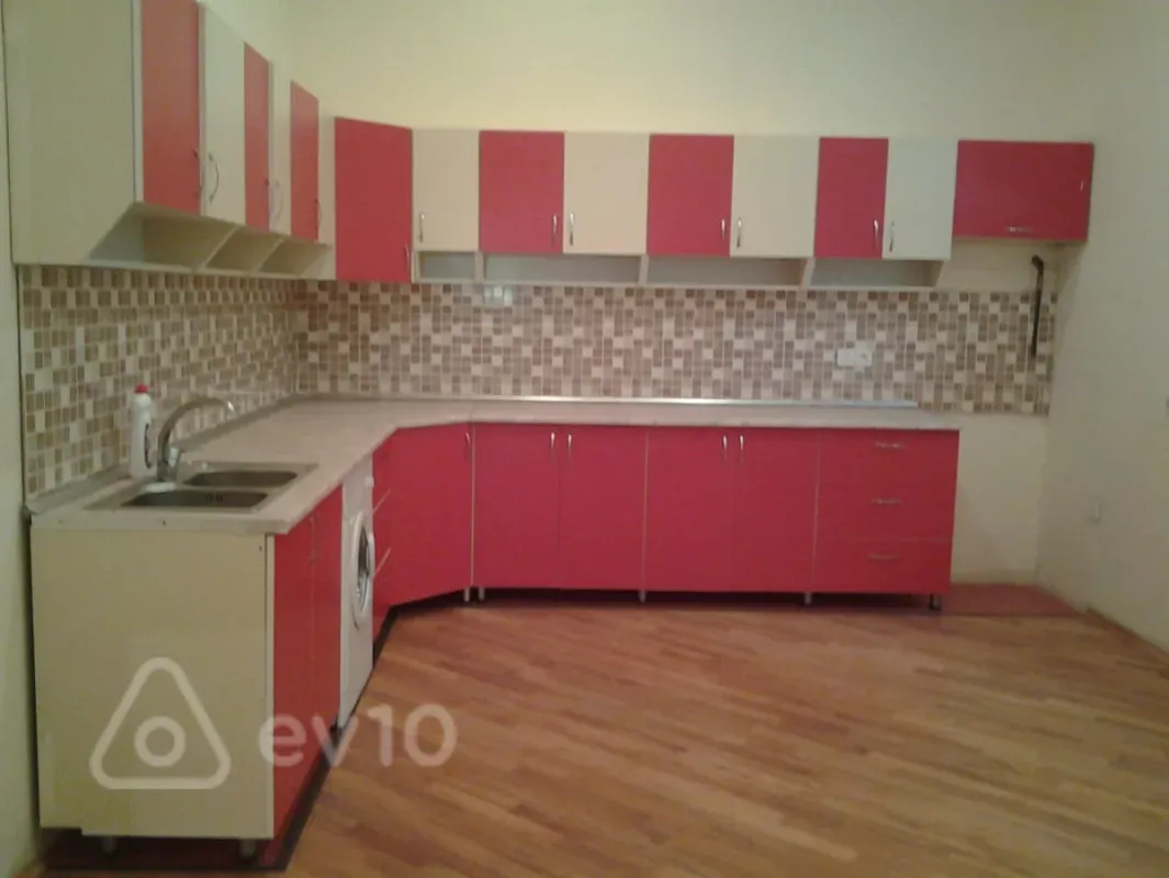 Kirayə verilir 10 otaqlı ofis 750 m²