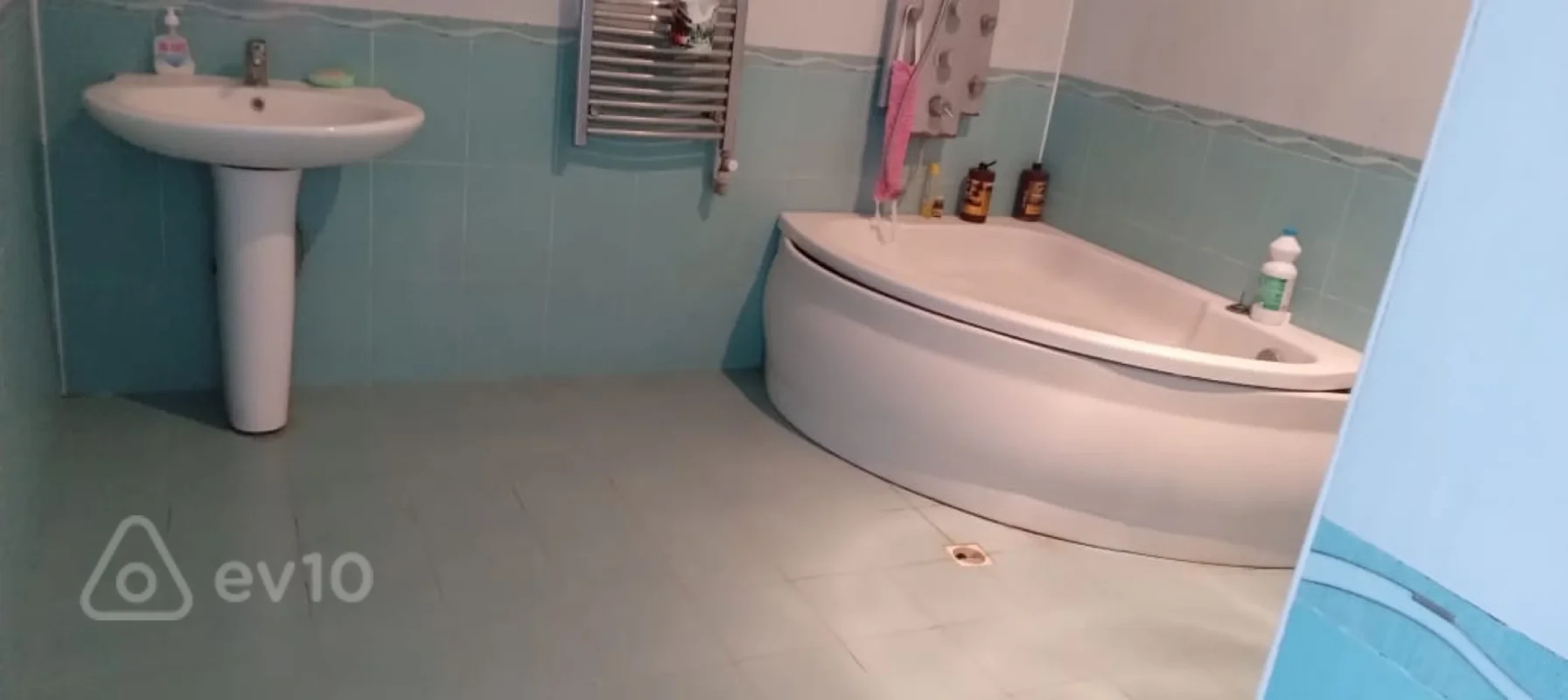 Kirayə verilir 10 otaqlı ofis 750 m²