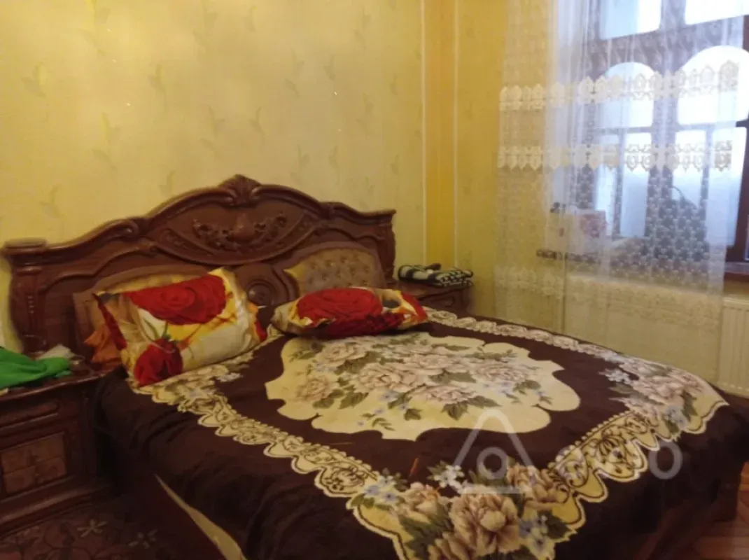 Kirayə verilir 2 otaqlı köhnə tikili 100 m²