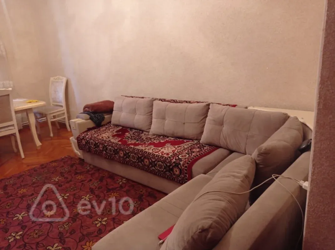 Kirayə verilir 2 otaqlı köhnə tikili 100 m²