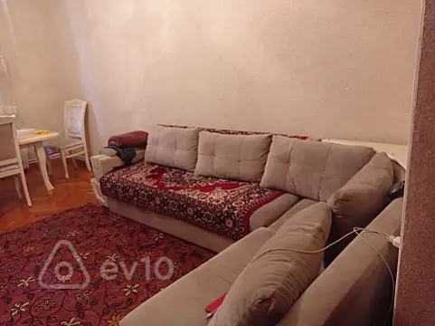 Kirayə verilir 2 otaqlı köhnə tikili 100 m²