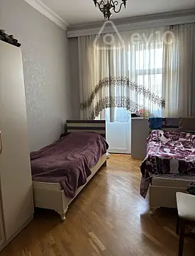 Kirayə verilir 2 otaqlı köhnə tikili 100 m²