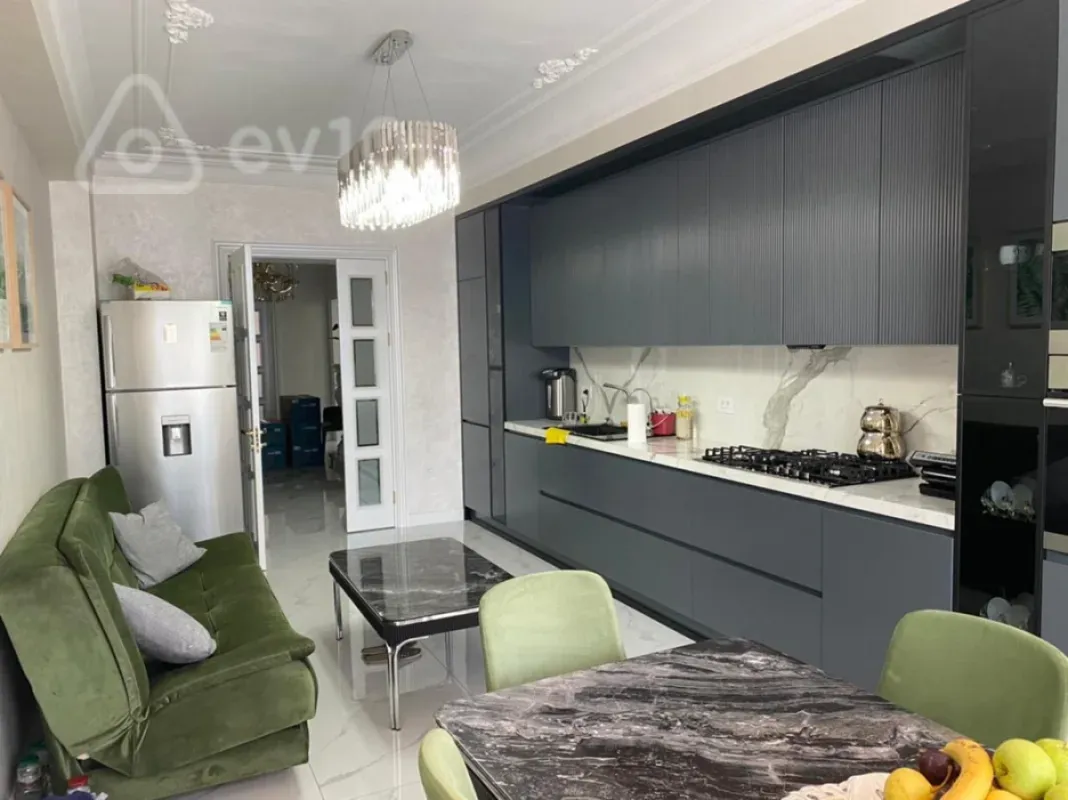 Satılır 4 otaqlı yeni tikili 200 m²