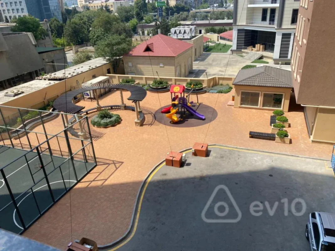 Satılır 4 otaqlı yeni tikili 200 m²