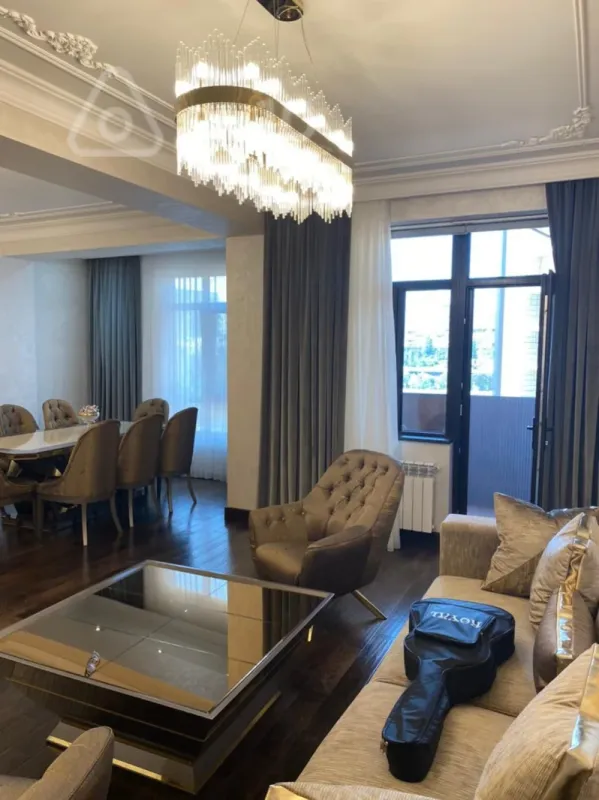 Satılır 4 otaqlı yeni tikili 200 m²