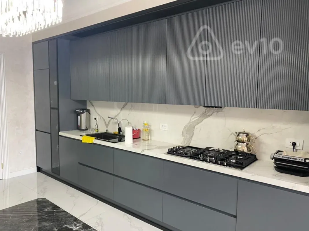 Satılır 4 otaqlı yeni tikili 200 m²