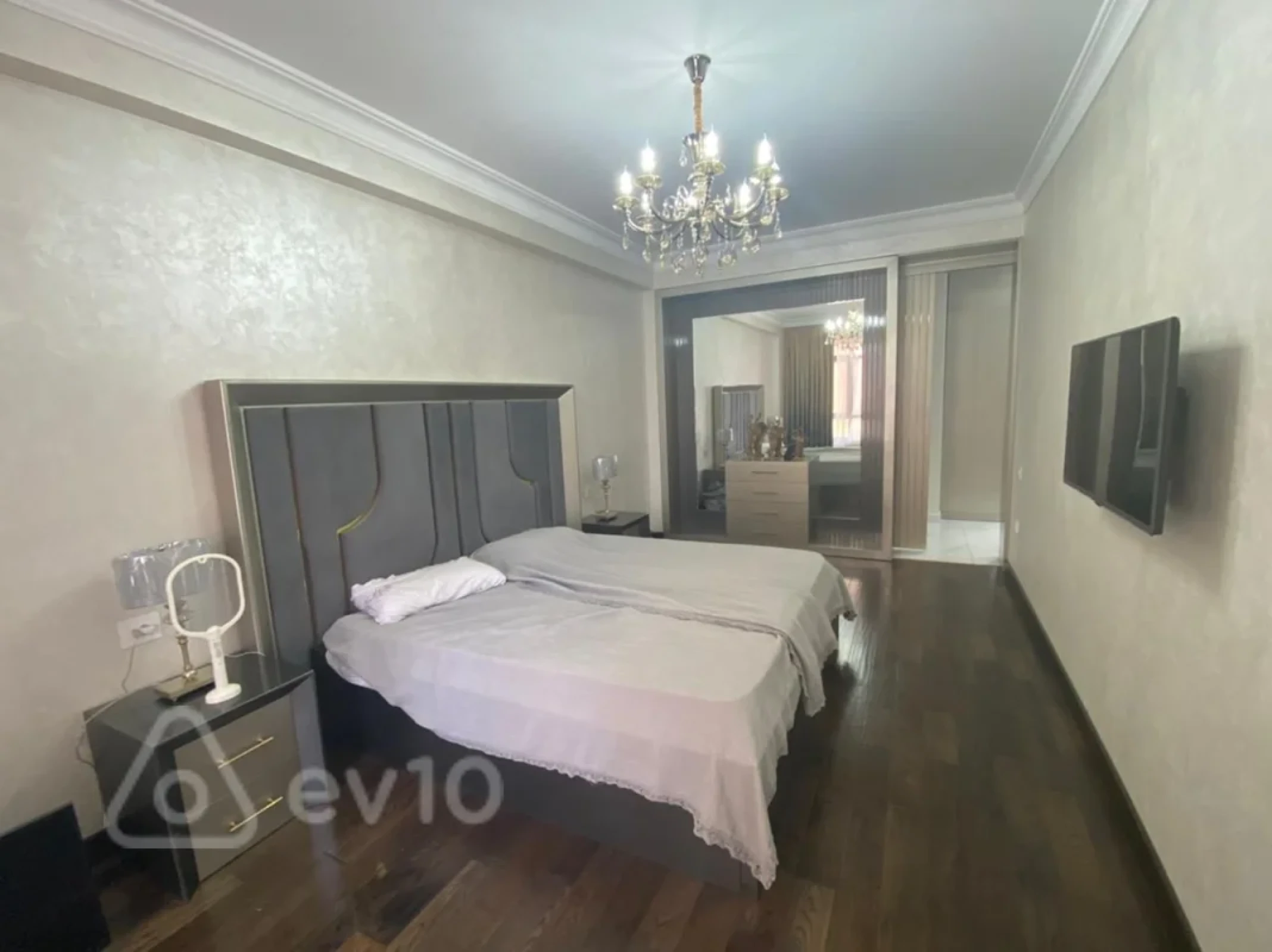 Satılır 4 otaqlı yeni tikili 200 m²