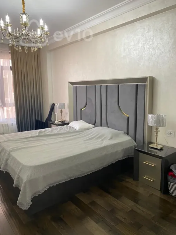 Satılır 4 otaqlı yeni tikili 200 m²