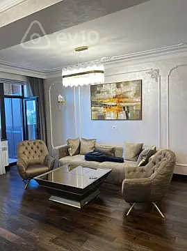 Satılır 4 otaqlı yeni tikili 200 m²