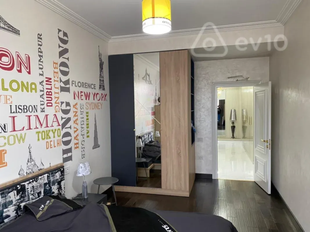 Satılır 4 otaqlı yeni tikili 200 m²