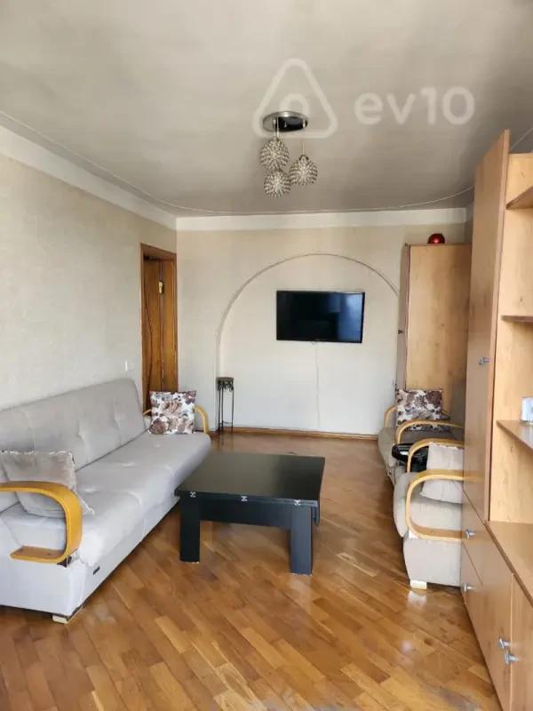 Satılır 2 otaqlı köhnə tikili 40 m²