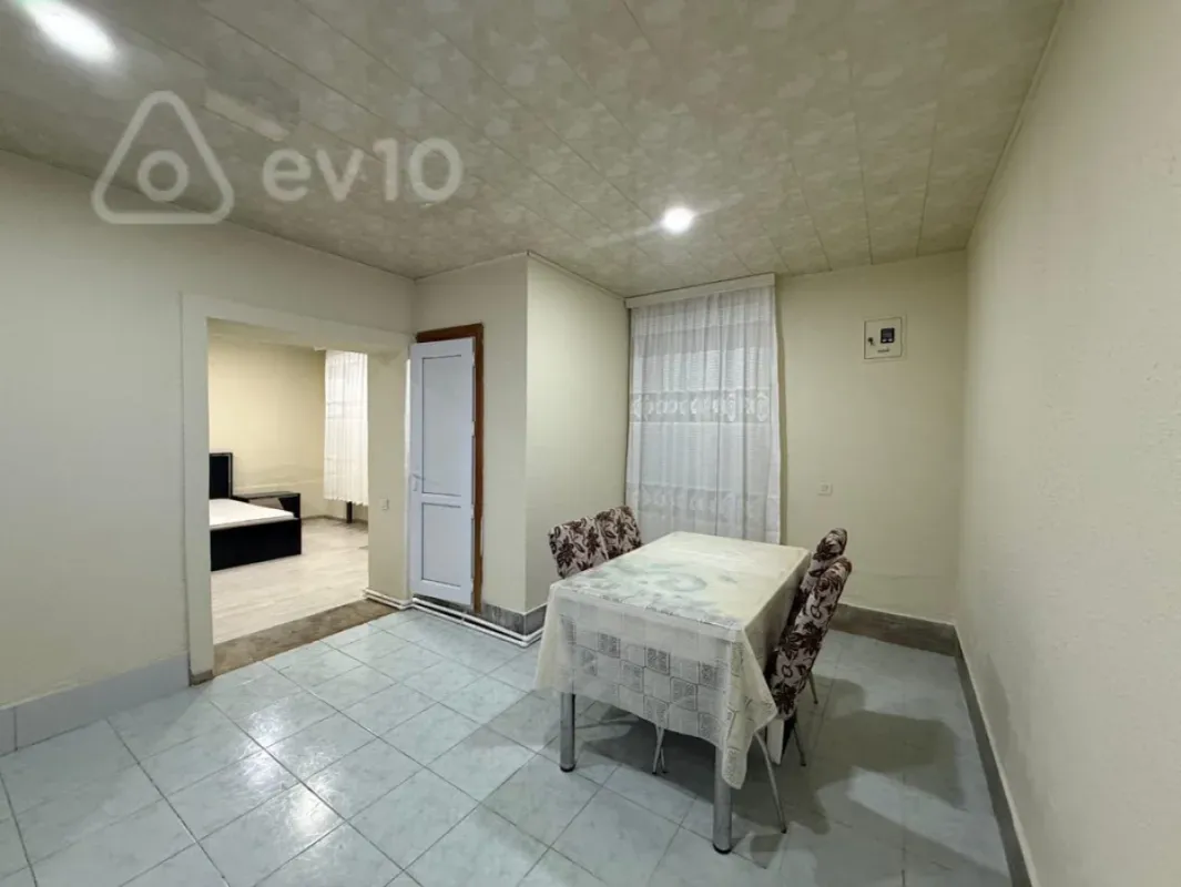 Kirayə verilir 3 otaqlı köhnə tikili 85 m²