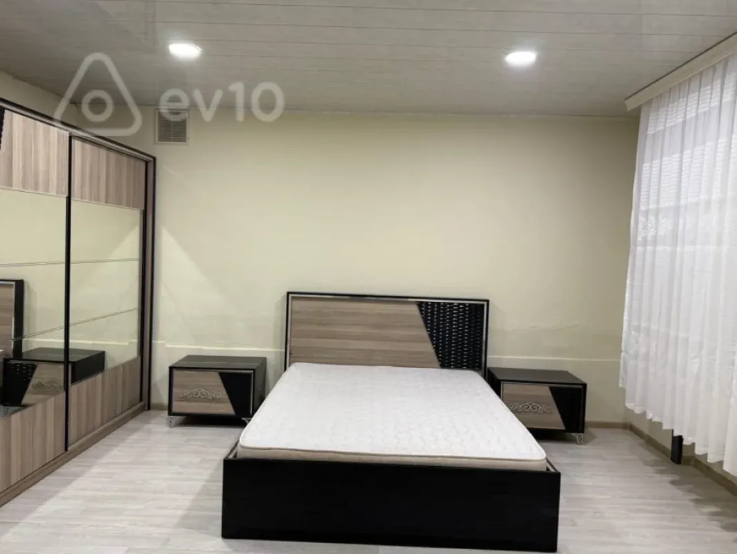Kirayə verilir 3 otaqlı köhnə tikili 85 m²