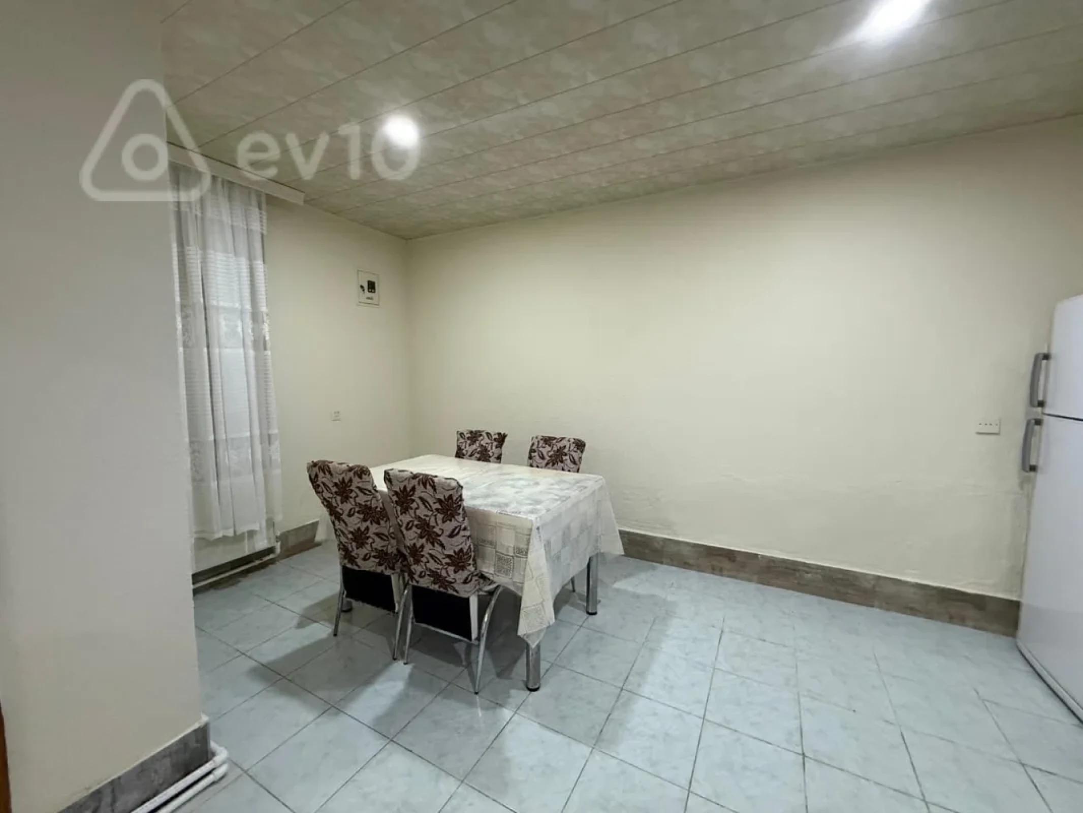 Kirayə verilir 3 otaqlı köhnə tikili 85 m²