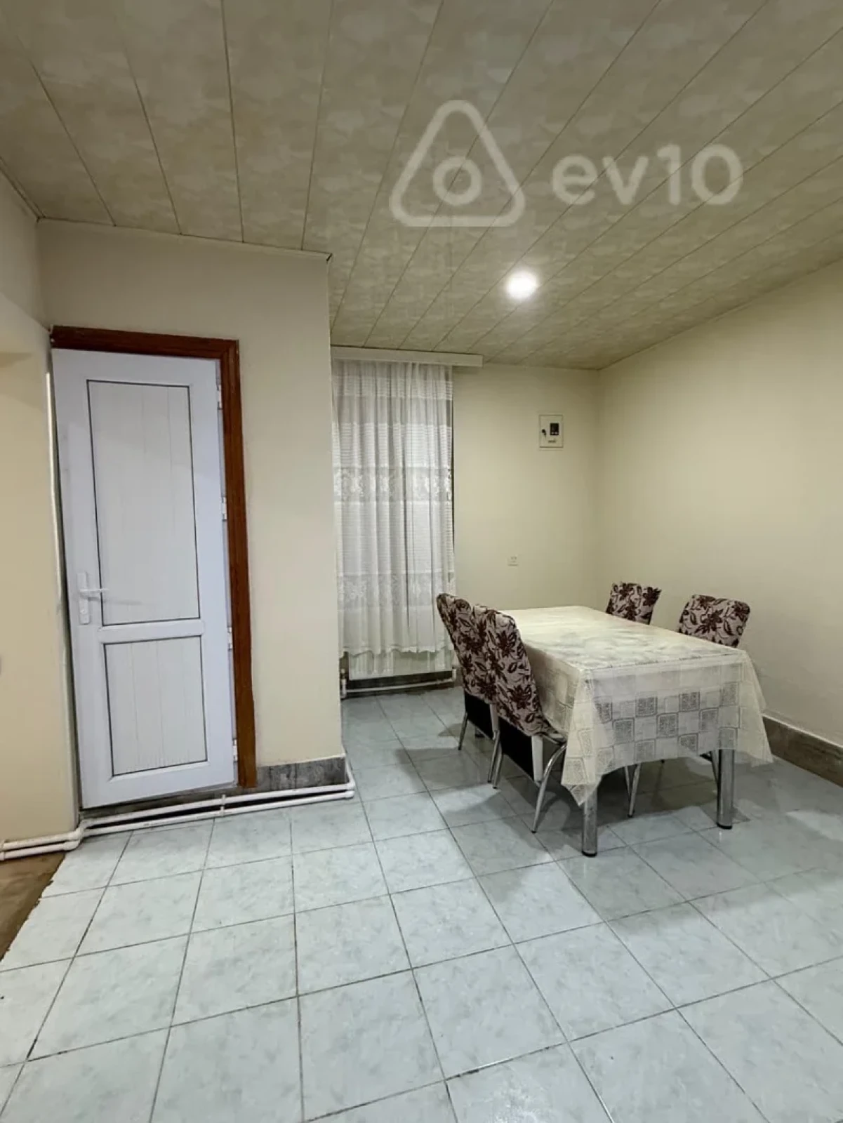 Kirayə verilir 3 otaqlı köhnə tikili 85 m²