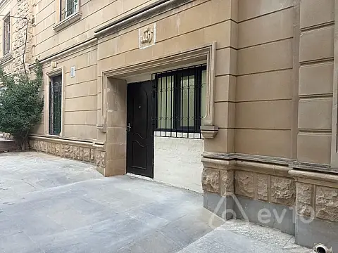 Kirayə verilir 3 otaqlı köhnə tikili 85 m²