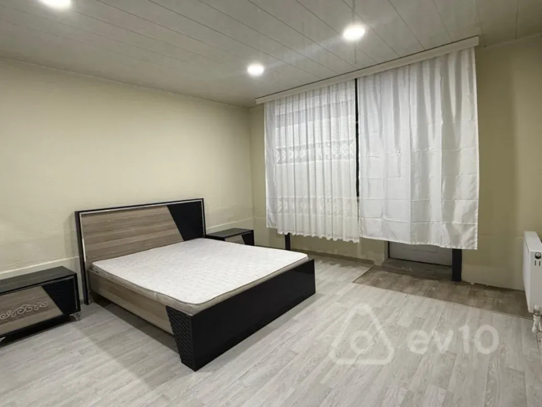 Kirayə verilir 3 otaqlı köhnə tikili 85 m²