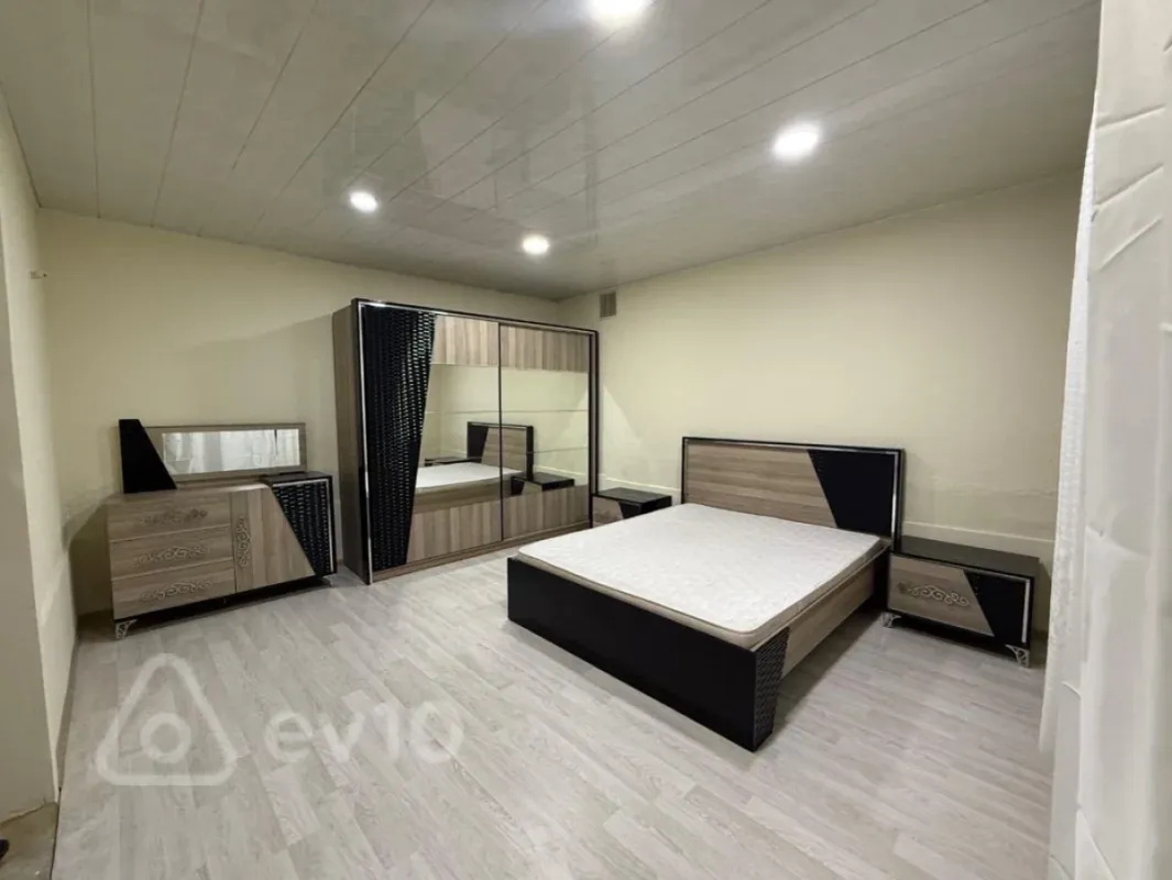 Kirayə verilir 3 otaqlı köhnə tikili 85 m²