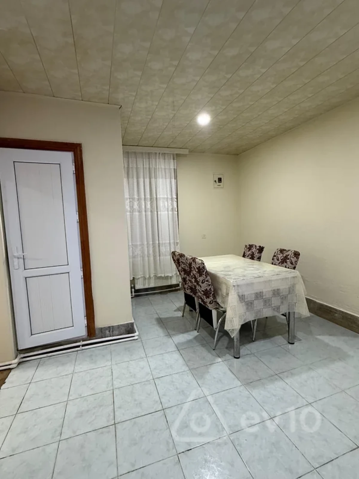 Kirayə verilir 3 otaqlı köhnə tikili 85 m²