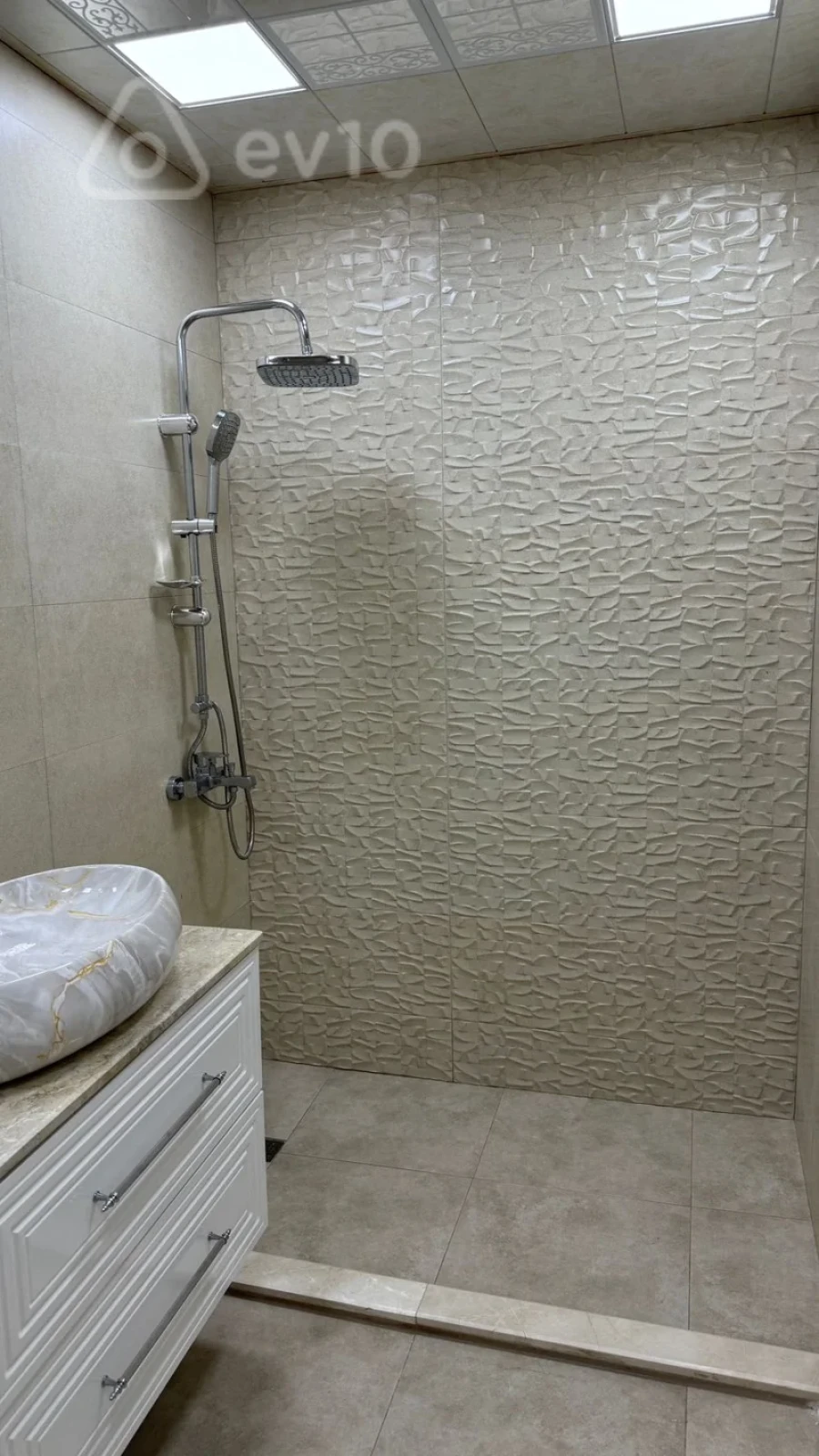 Kirayə verilir 2 otaqlı yeni tikili 72 m²