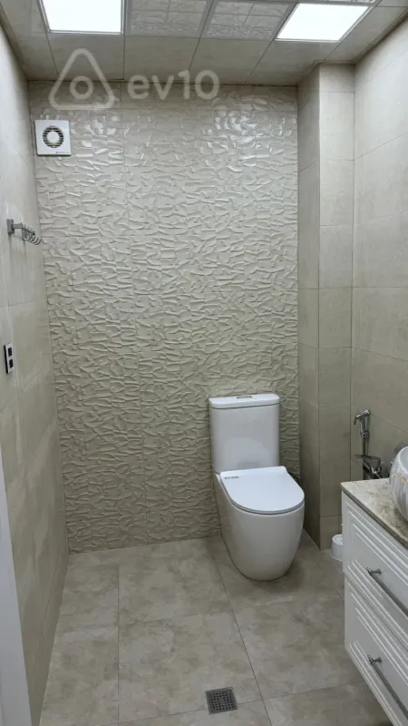 Kirayə verilir 2 otaqlı yeni tikili 72 m²