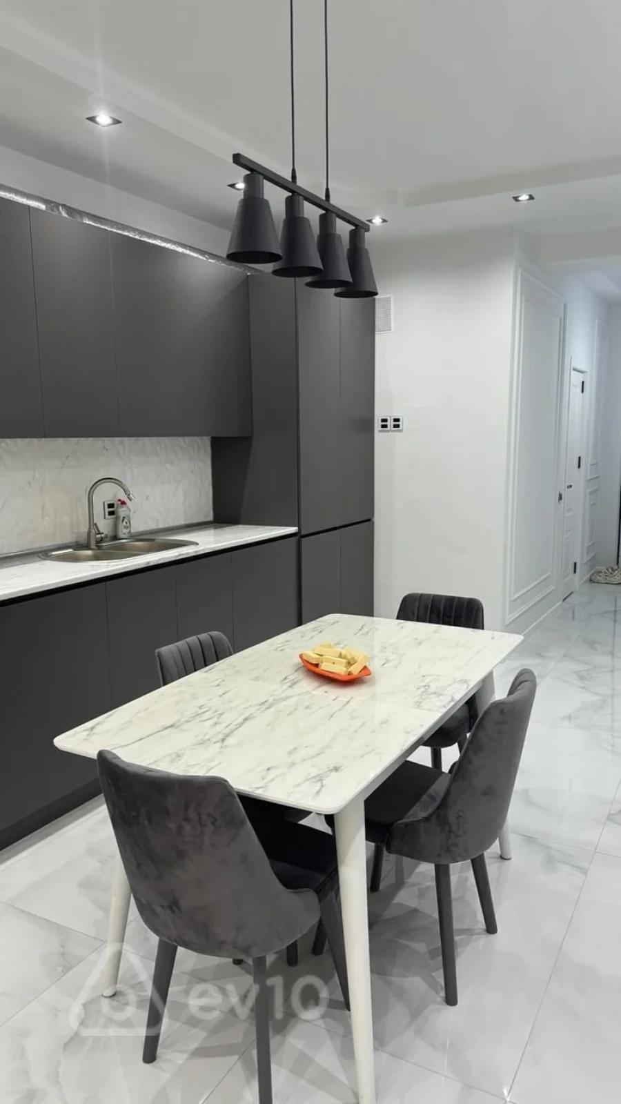 Kirayə verilir 2 otaqlı yeni tikili 72 m²