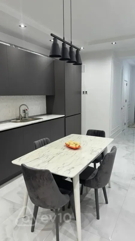 Kirayə verilir 2 otaqlı yeni tikili 72 m²