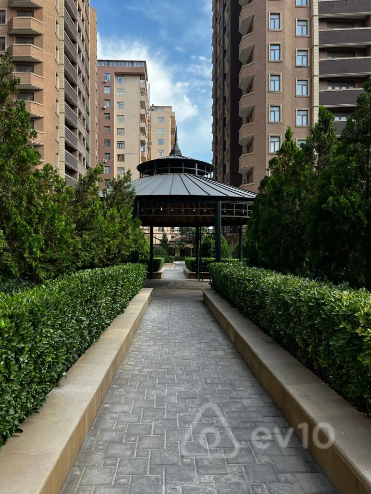 Kirayə verilir 2 otaqlı yeni tikili 85 m²