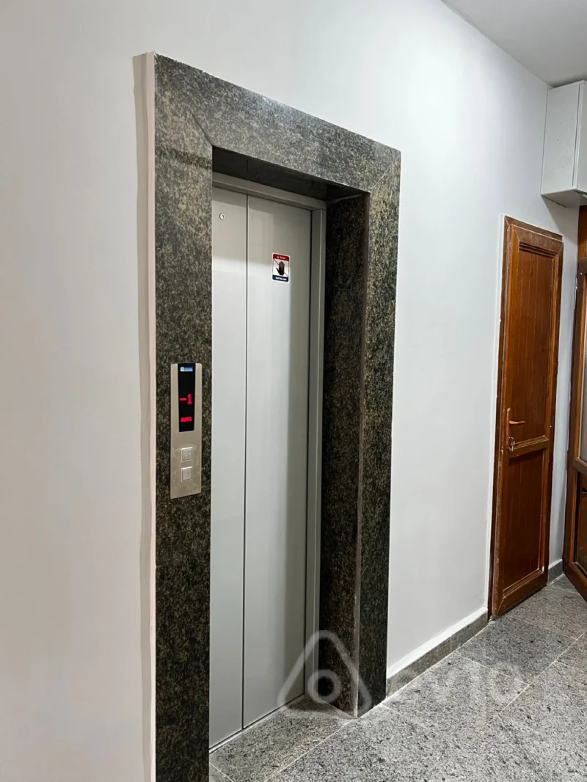 Kirayə verilir 2 otaqlı yeni tikili 85 m²