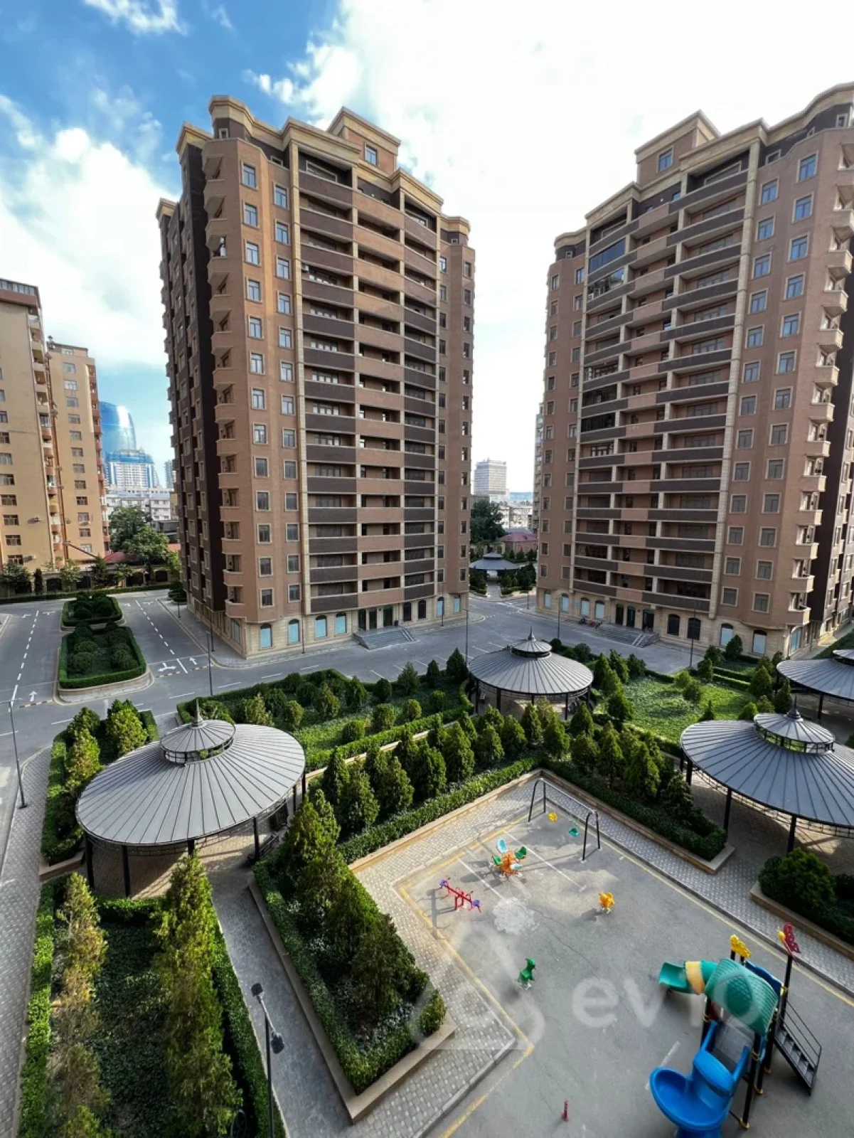 Kirayə verilir 2 otaqlı yeni tikili 85 m²