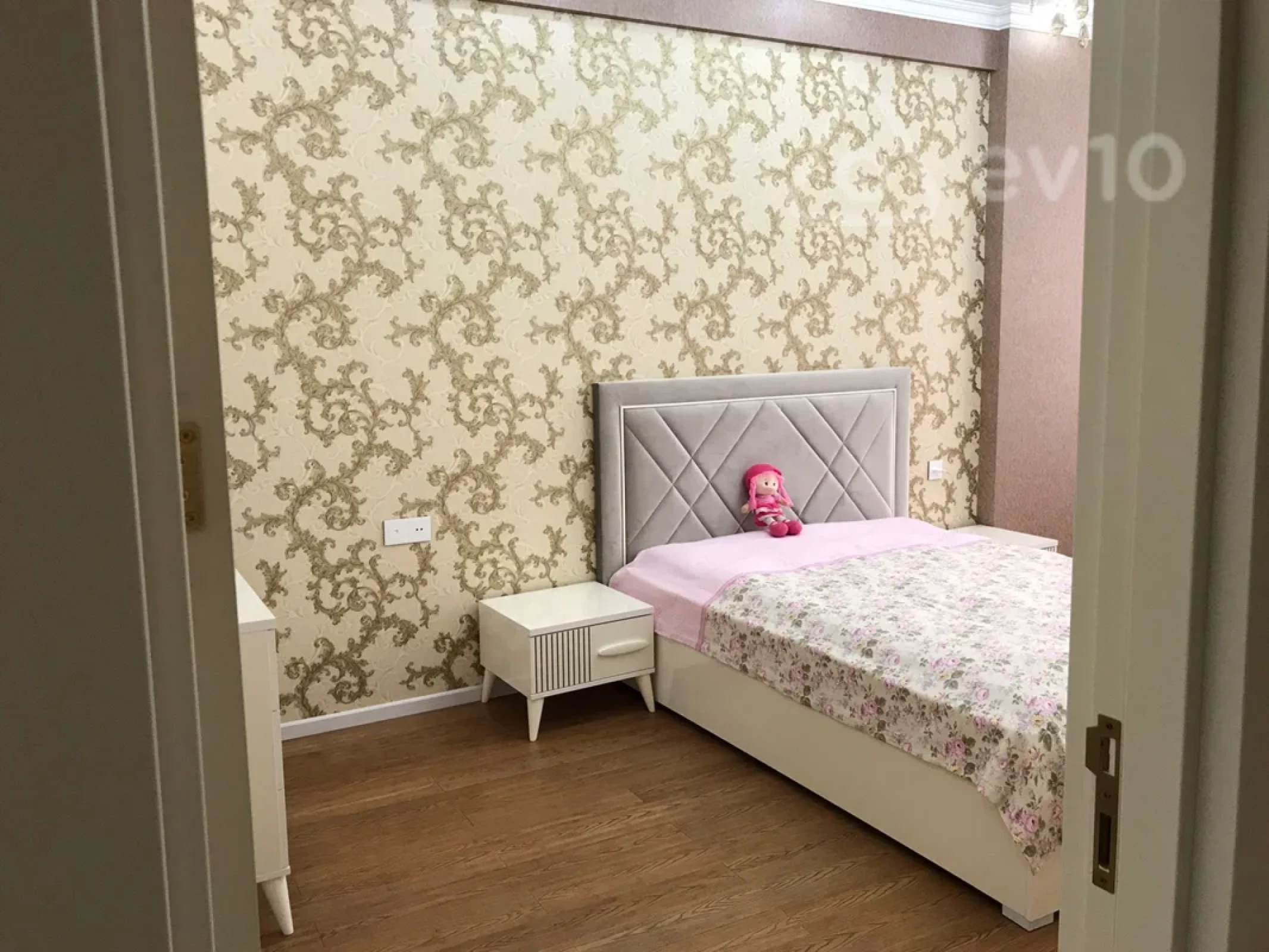 Kirayə verilir 3 otaqlı yeni tikili 120 m²