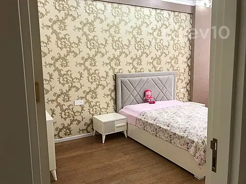 Kirayə verilir 3 otaqlı yeni tikili 120 m²