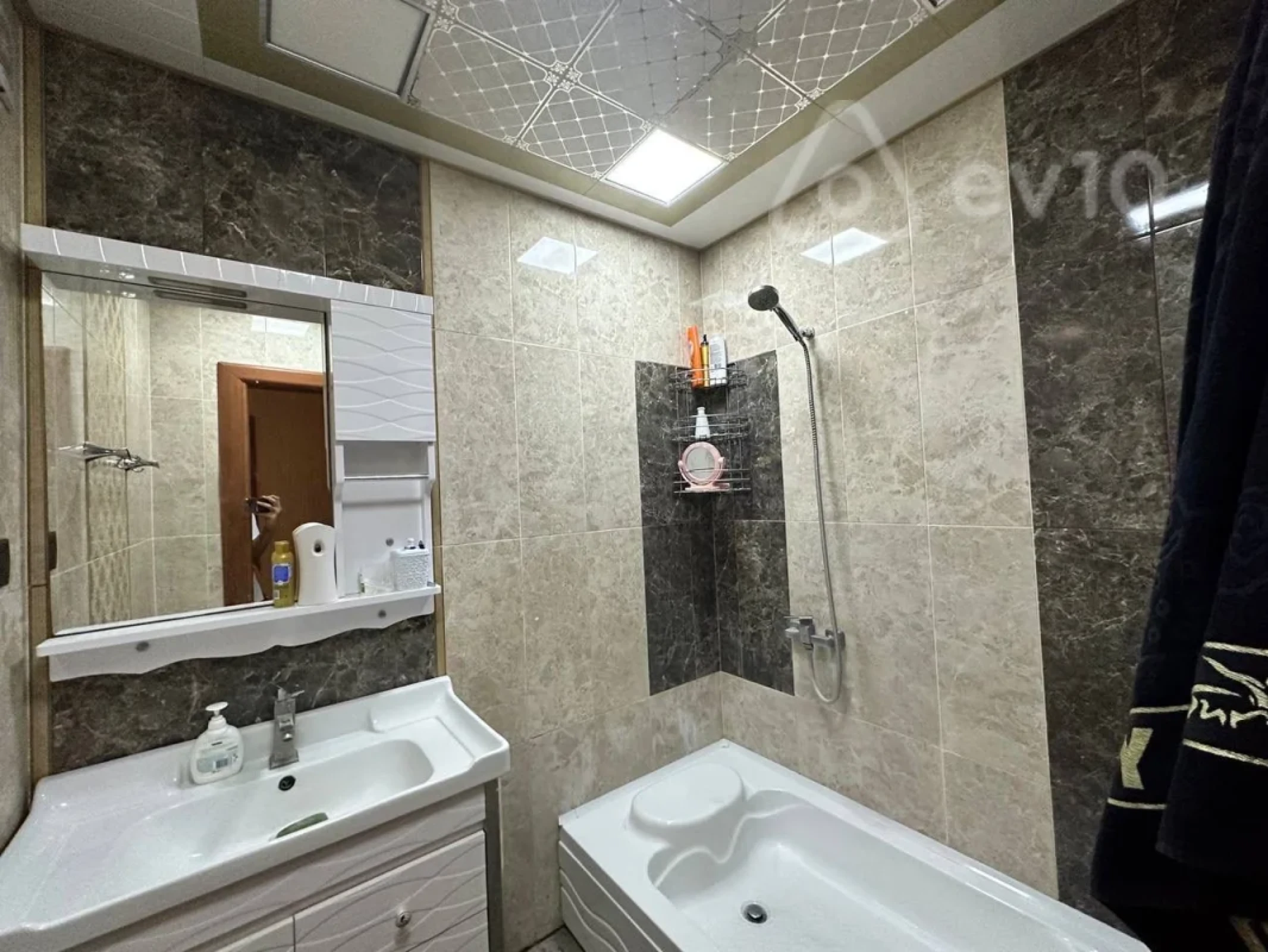 Kirayə verilir 3 otaqlı yeni tikili 100 m²