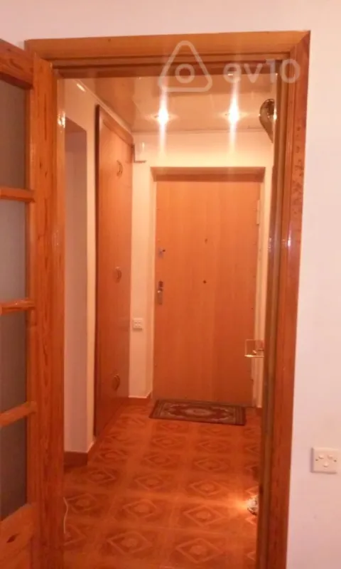 Kirayə verilir 3 otaqlı köhnə tikili 85 m²
