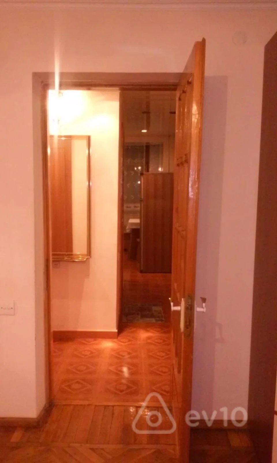 Kirayə verilir 3 otaqlı köhnə tikili 85 m²