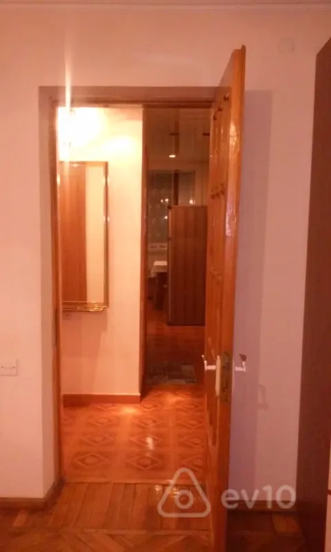 Kirayə verilir 3 otaqlı köhnə tikili 85 m²