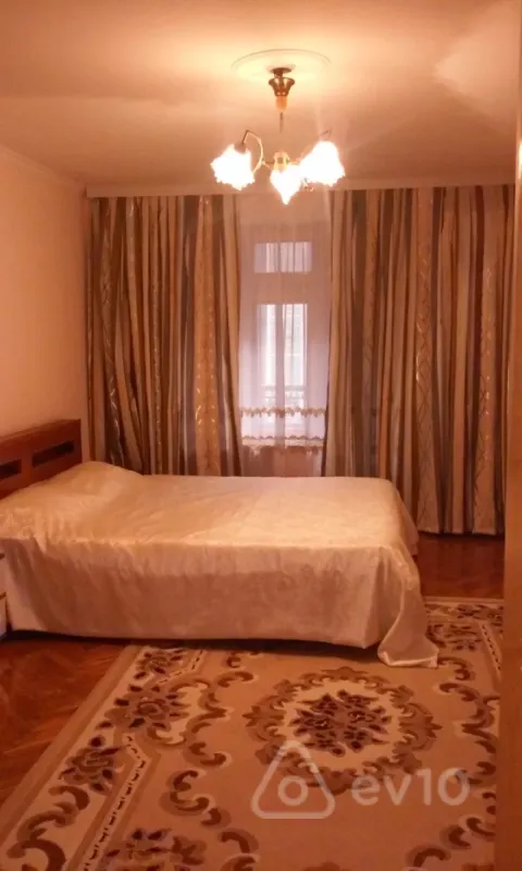 Kirayə verilir 3 otaqlı köhnə tikili 85 m²