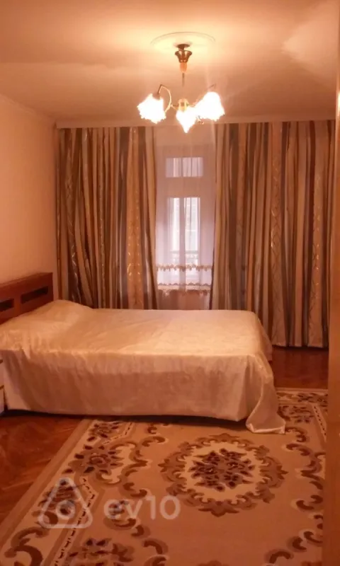 Kirayə verilir 3 otaqlı köhnə tikili 85 m²