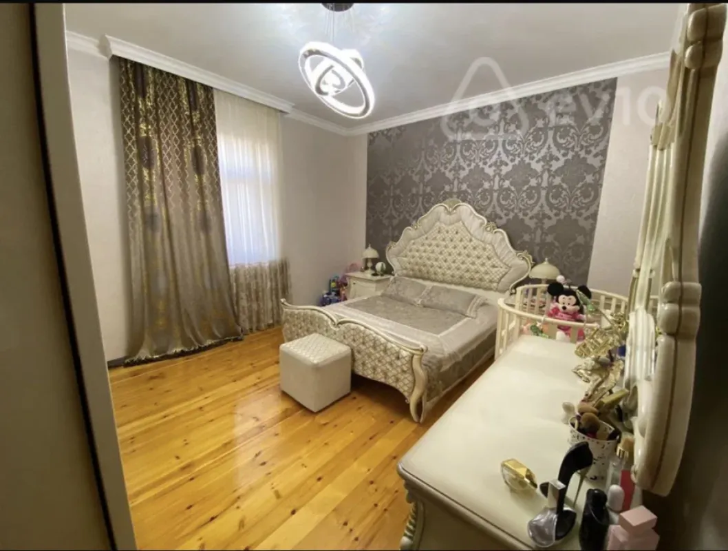 Satılır 6 otaqlı həyət evi 300 m²
