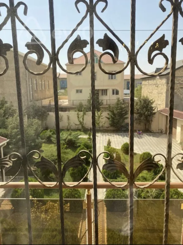 Satılır 6 otaqlı həyət evi 300 m²