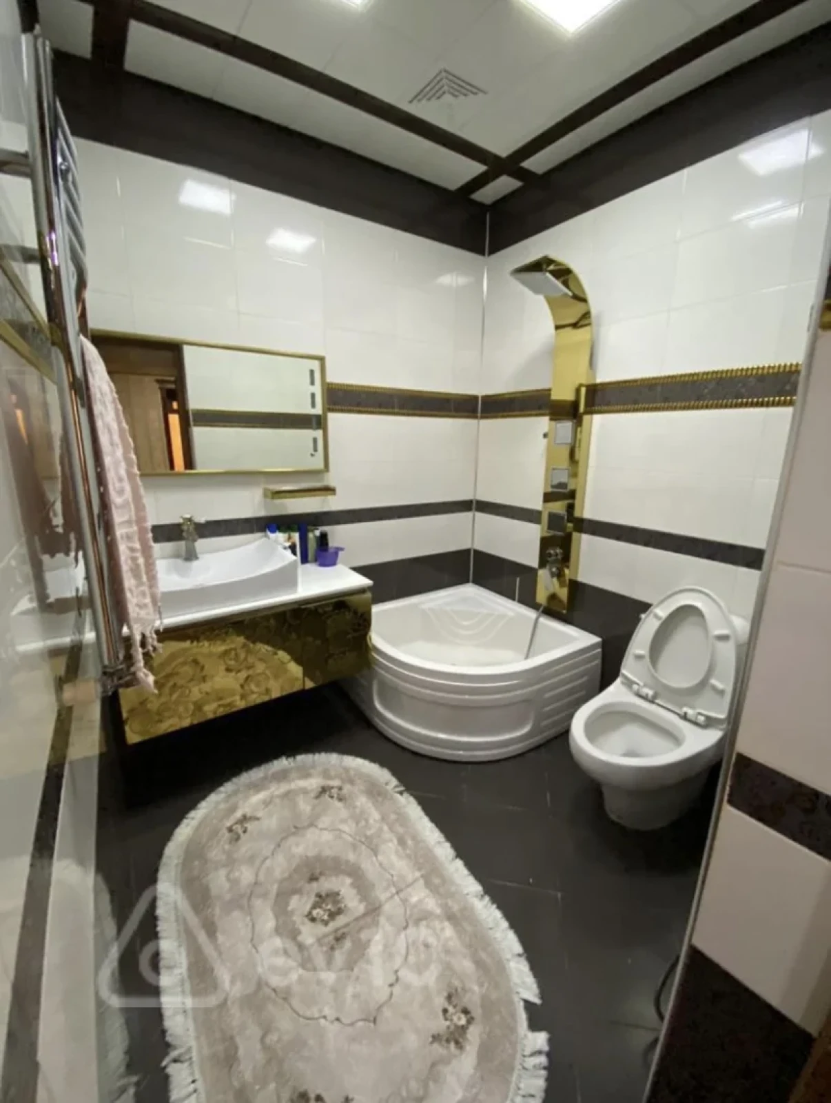 Satılır 6 otaqlı həyət evi 300 m²