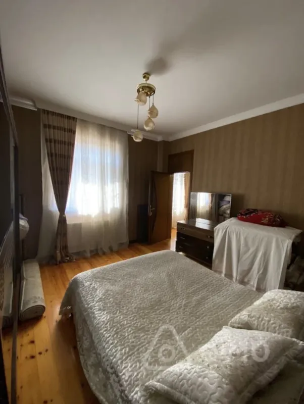 Satılır 6 otaqlı həyət evi 300 m²