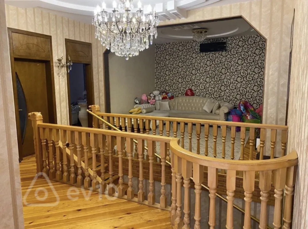 Satılır 6 otaqlı həyət evi 300 m²