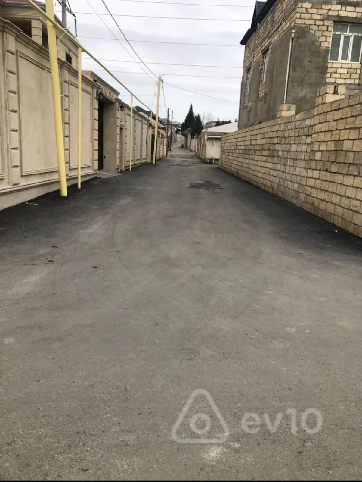 Satılır 6 otaqlı həyət evi 300 m²