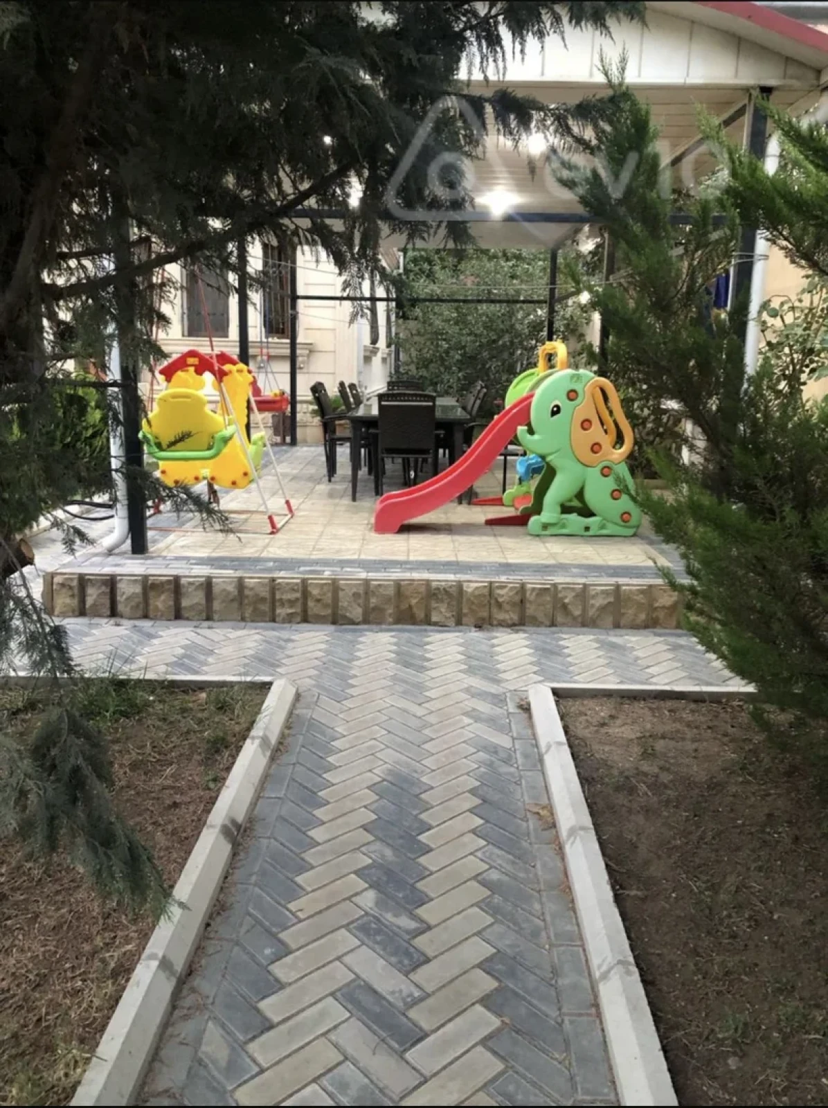 Satılır 6 otaqlı həyət evi 300 m²