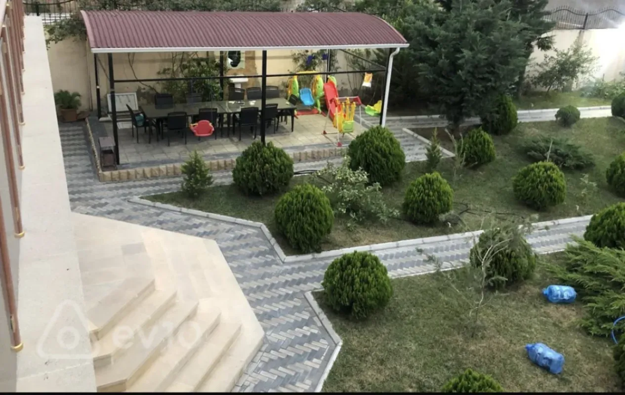 Satılır 6 otaqlı həyət evi 300 m²
